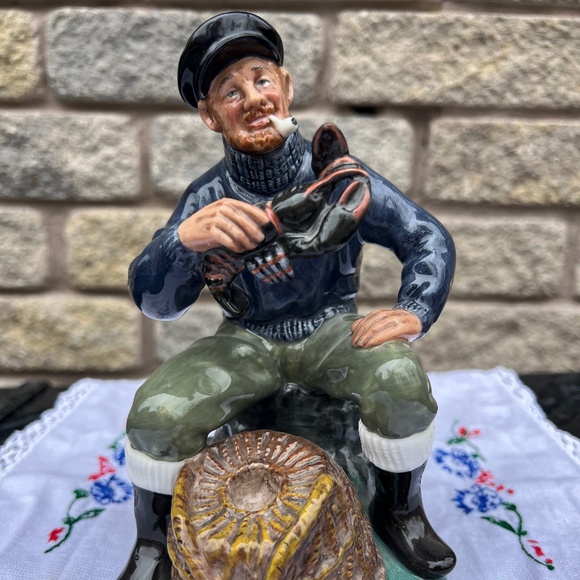 Vintage Royal Doulton's 'The Lobster Man' - Picture 1 of 9